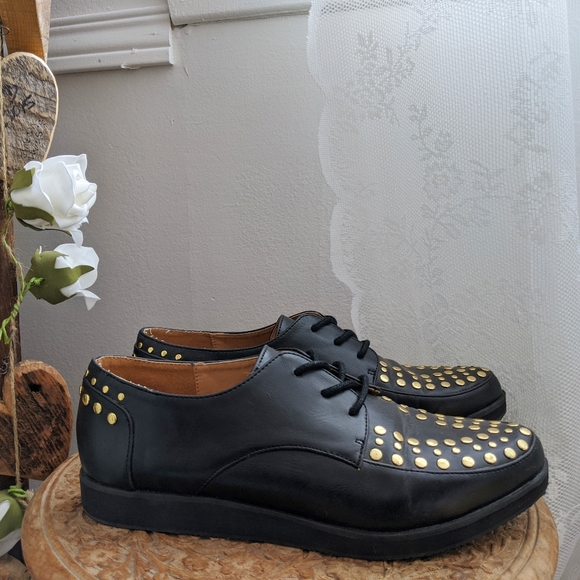 Call it Spring black & gold studs shoes size 7 - Picture 3 of 7